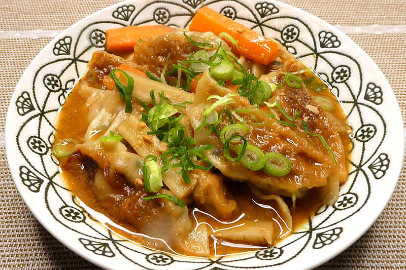 鯖缶ギョーザの味噌煮